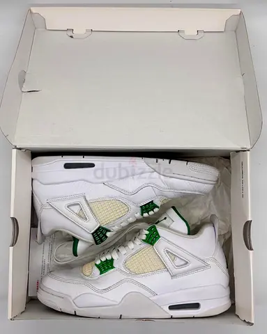 Jordan 4 mettalic green 9 / 42.5 used