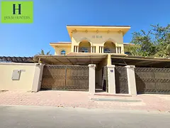 Modern 4BR Villa Near Beach