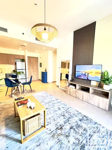 Luxury 1 BR Apartment | Furnished | Prime Location