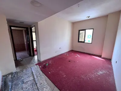 شقة غرفة وصالة للإيجار السنوي في النعيمية عجمان بموقع متميز بجوار الكباب الأفغاني وشارع الكويت مع صالة واسعة وتصميم عملي ومريح للسكن