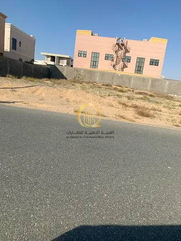للبيع قطعة ارض سكنية في منطقة الحوشي ضاحية البديع موقع مميز قريب من مسجد وحديقة تصريح بناء,فيلتين ( ارضي + اول ) تملك حر للعرب