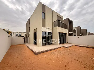 Highly Sought After | Single Row | Vastu-Compliant | 4BR + Maid | Prime La Violeta 2