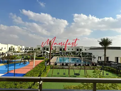 إطلالة على المسبح والحديقة | فيلا من 3 غرف نوم | سما تاون هاوس