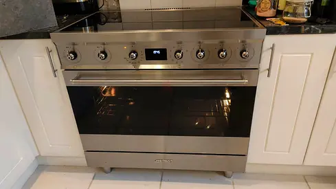 Smeg brand latest model 5 burner electric cooker