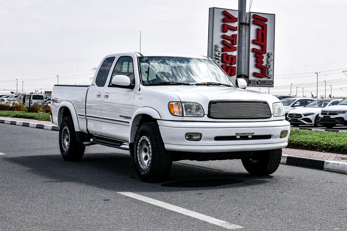 Toyota Tundra 2002 — photo 1 of 17