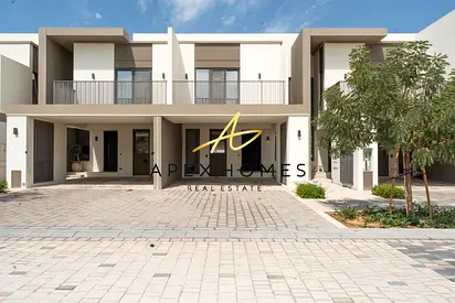 Single Row | Motivated Owner | Landscaped