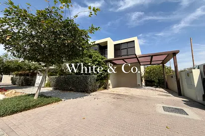 UPGRADED | SINGLE ROW | PRIVATE SWIMMING POOL