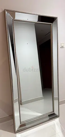 Elegant Full-Length Mirror with Decorative Frame, Silver detail