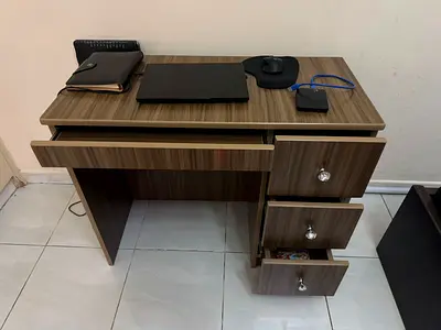 Computer table