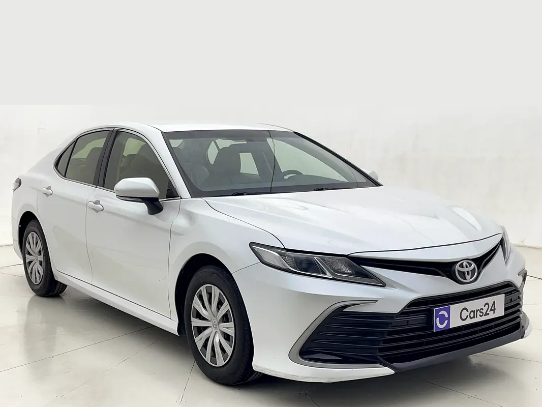 Toyota Camry 2022 — photo 1 of 13