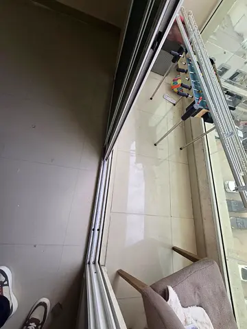 أجمل الشقق للإيجار السنوي في الروضة 2 على شارع الشيخ عمار شقة غرفة وصالة ماستر بمساحة ممتازة وتشطيب جميل