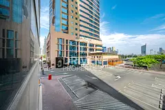 Close to Metro | Vacant Office and Furnished