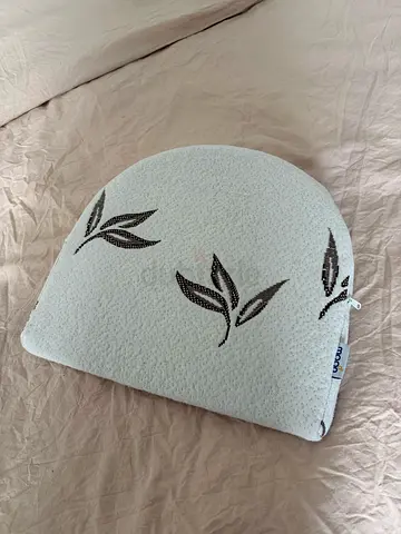 Elevated baby pillow