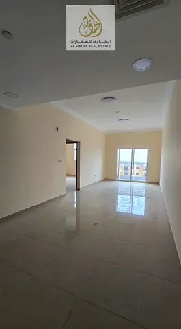 Annual rent in Ajman, Al Jurf 3 area, near Wadlam Park School. New building, suitable for families. One bedroom apartment with living room, balcony, c