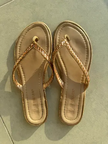 Stylish Womens Sandals in Rose Gold size 37