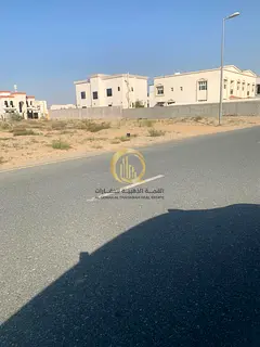 Residential land for sale in Al-Hawshi area, prime location near a mosque and park. Building permit