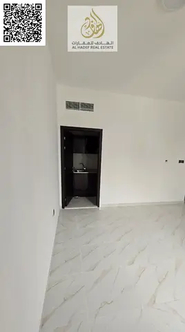 استديو جديد أول ساكن بمطبخ منفصل للإيجار السنوي قريب من كورنيش عجمان