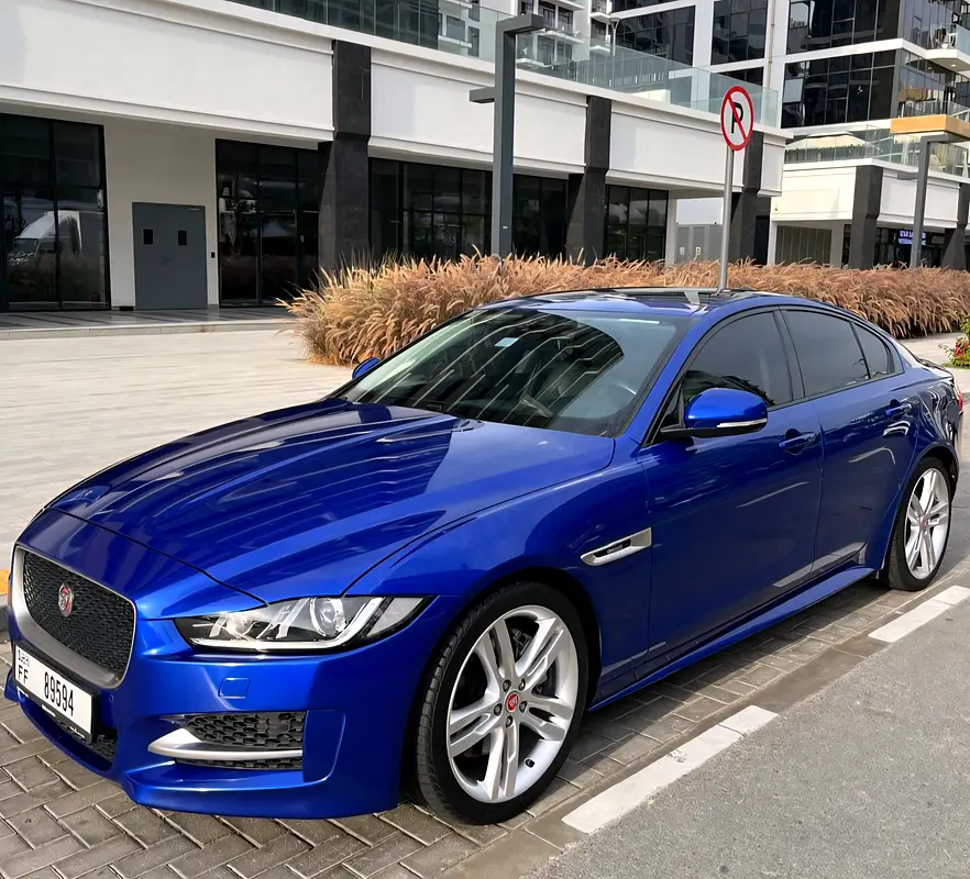 Jaguar XE 2018 — photo 1 of 10