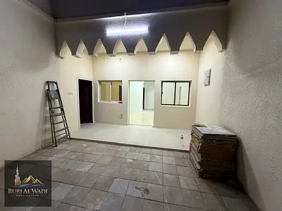 بيت شعبي في الشارقة منطقة الصبخة /ام خنور مساحة 2500 قدم مربع ثالت قطعة من الشارع الرئيسي