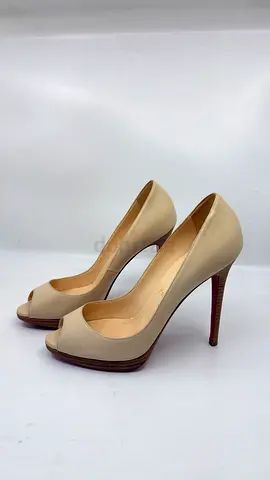 Christian Louboutin Beige Peep Toe – Size 40