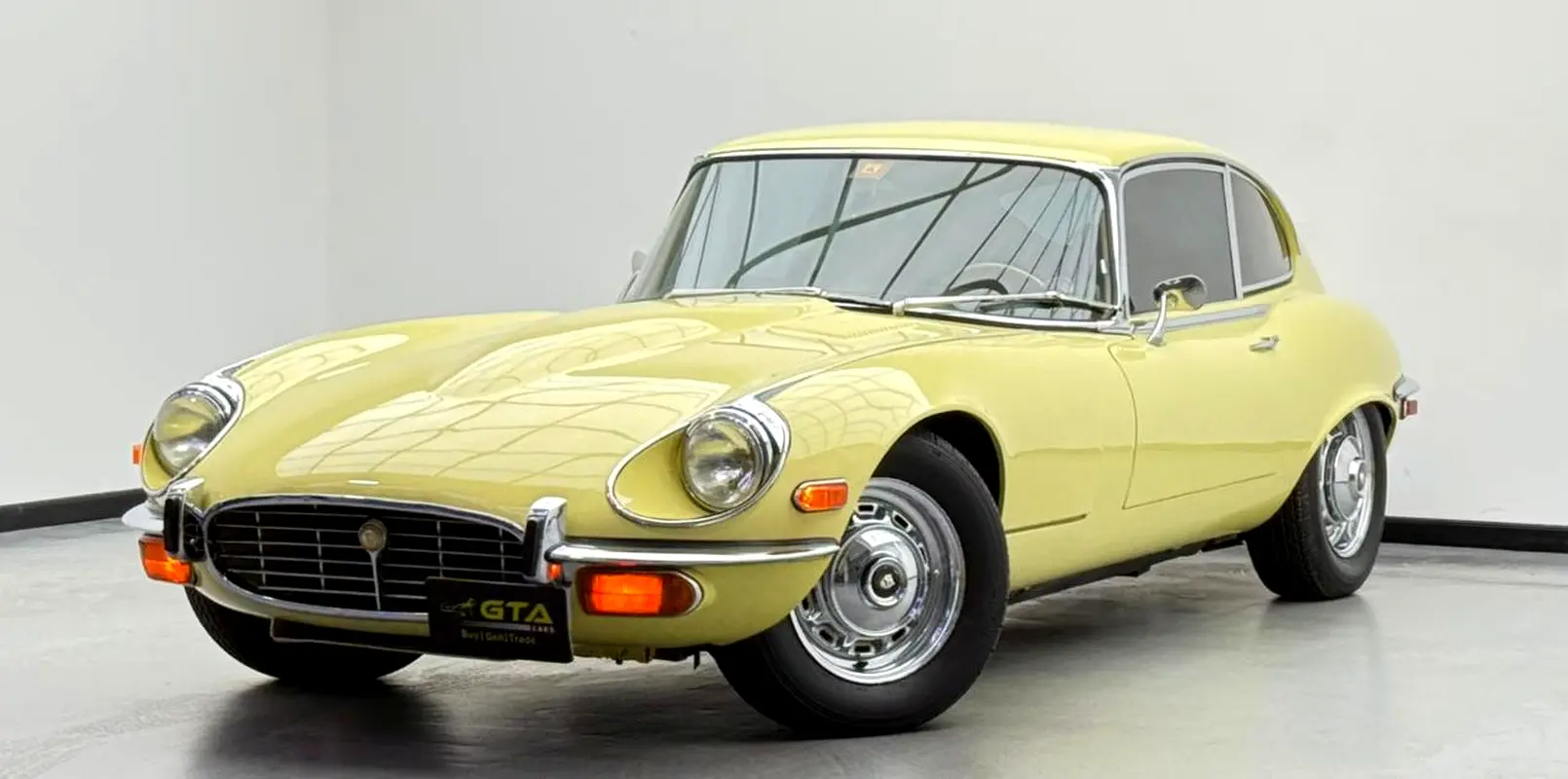 Jaguar E-Type 1971 — photo 1 of 16
