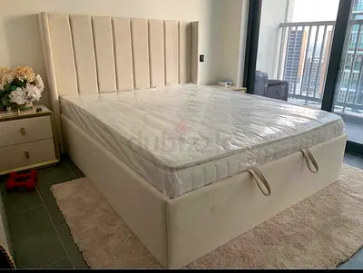 Stylish Queen Size Bed with Mattress