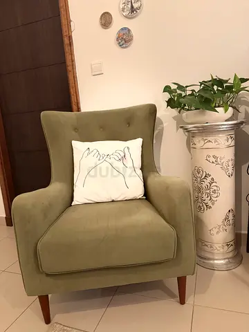 Stylish Green Accent Chair with Decorative Pillow