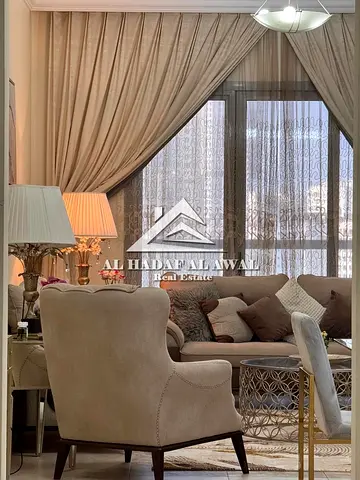 الشارقة التعاون  ستايل تاور متاح 3 غرف وصالة  بلكونة واطلالة فرش vip وغرف ماستر مع 3 حمامات ايجار 7000 مع نت فقط تامين 1000 جاهزة للايجار