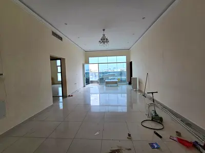 شقه غرفه وصاله في الروضه قريب من شارع الشيخ عمار  قريب من سوبر ماركت التله.  2 حمام  غرفه ماستر  شباك بانوراما باطلاله مفتوحه