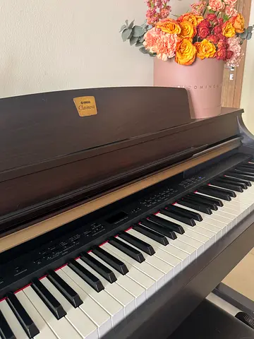 Yamaha Clavinova Piano CLP-330