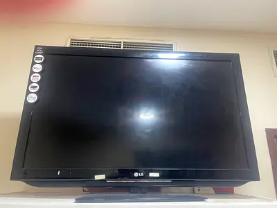 ✅42 Full HD LCD TV (42LD461F) - Excellent Condition : 350 AED
(Serious buyers - 0565981698 📲 )