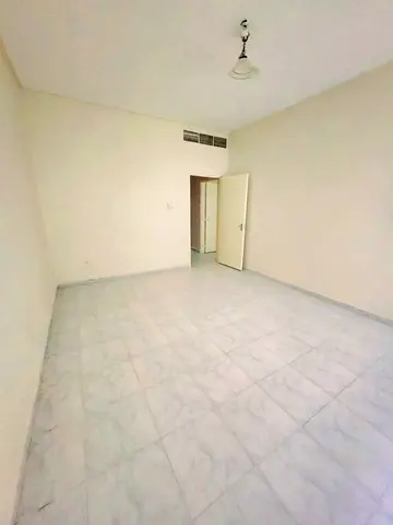 عرض مميز // شقة بغرفة نوم واحدة // صالة مغلقة // تكييف مركزي // موقع ممتاز // للعائلات