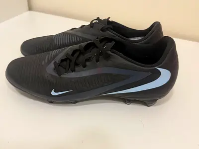 حذاء نايكي أصلي مع البوكس nike phantom gx3 academy  🔹 الحالة: ممتازة جدًا – استُخدم مرات قليلة  🔹