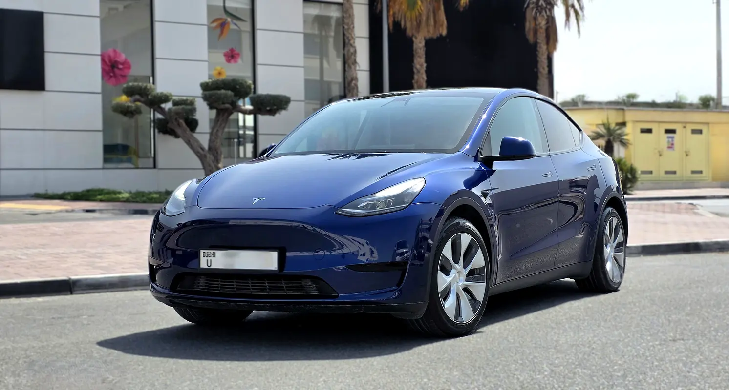 Tesla Model Y 2023 — photo 1 of 11