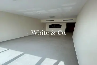 Available Now l Spacious l Vacant unit