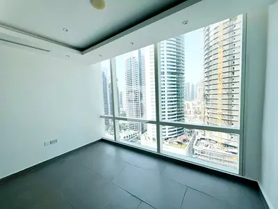 WELL FITTED / BRIGHT SPACE / OPEN LAYOUT