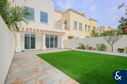 Full Upgraded | 3bed | Opposite Park & Pool