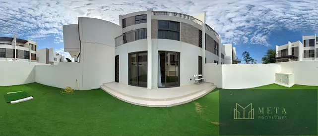 منزل تاون هاوس جميل مكون من 5 غرف نوم + غرفة للخادمة - بحالة ممتازة، مفروش بالكامل بأربعة شيكات