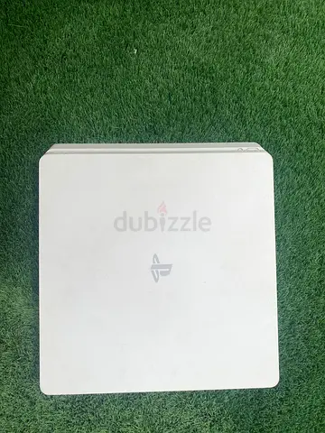 Play station 4 - white