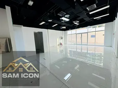 Street-Facing Shop | Ready to Operate | Open-Plan Layout