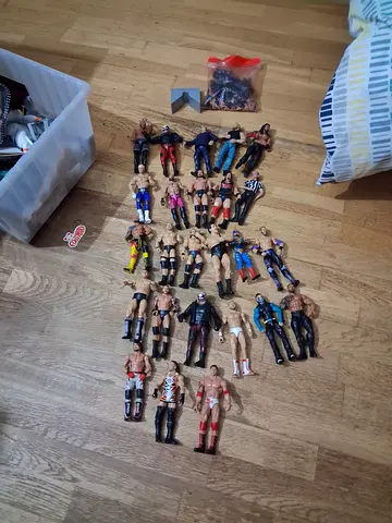 WWE 25 ACTION FIGURE LOT GOOD QUALITY (With Accessories)