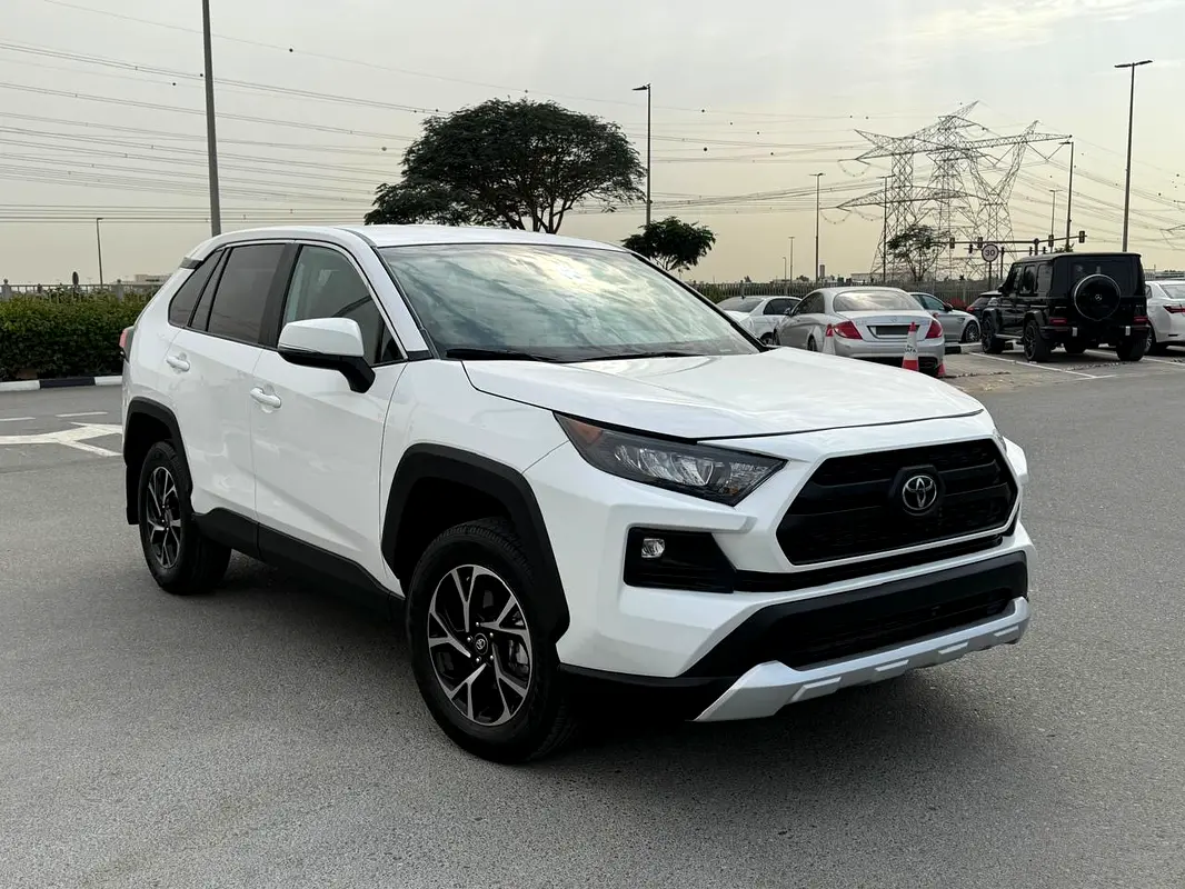 Toyota Rav 4 2025 — photo 1 of 15