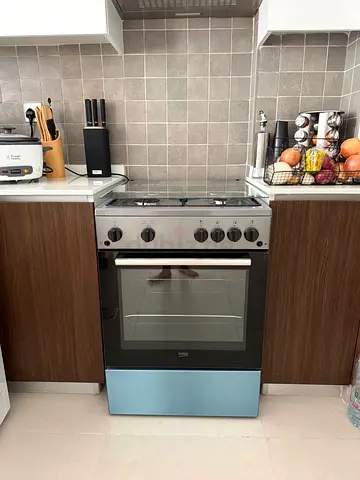 Modern Kitchen Oven and Cooker