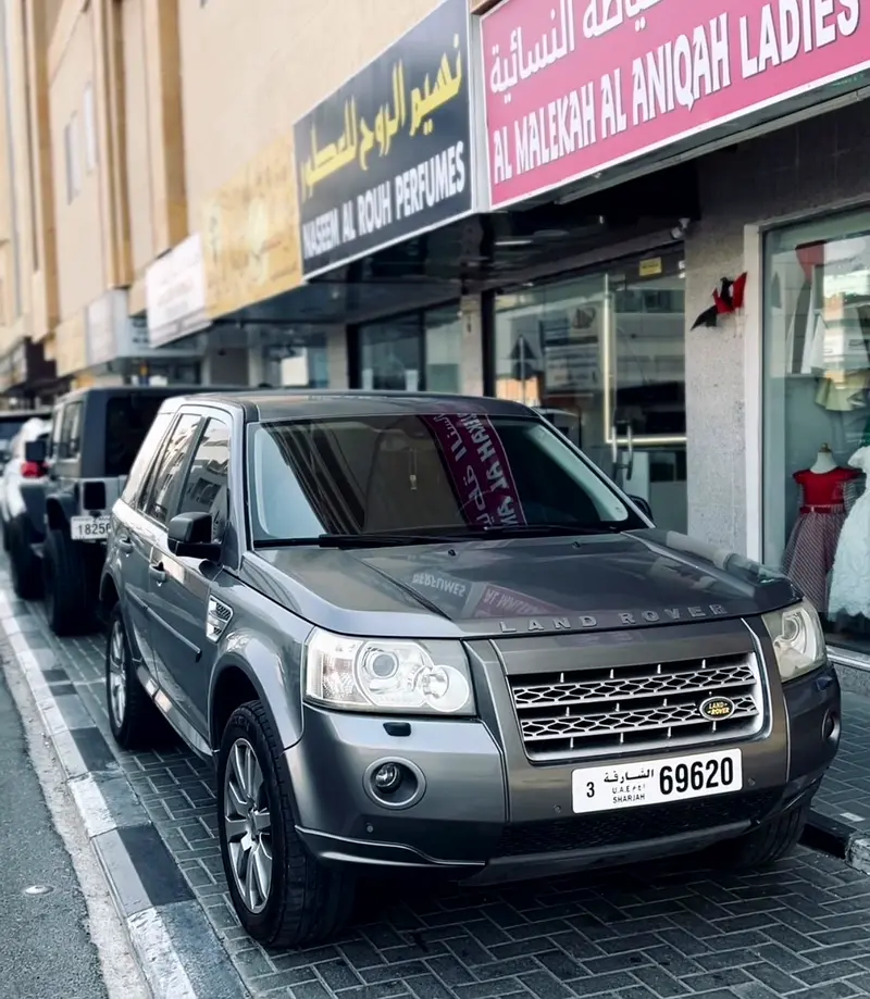 Land Rover LR2 2009 — photo 1 of 2