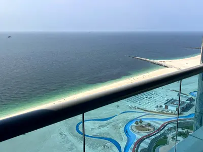 شقة فاخرة للإيجار في أبراج الكورنيش عجمان – موقع مميز وإطلالة رائعة علي كورنيش عجمان  مع باركن مجاني_ خزائن في الحائط