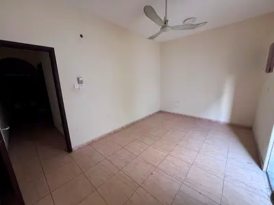 شقة غرفة وصالة للإيجار السنوي في الروضة 3 عجمان على شارع الشيخ عمار مباشرة مع بلكونة وموقع مميز قريب من جميع الخدمات بسعر مناسب