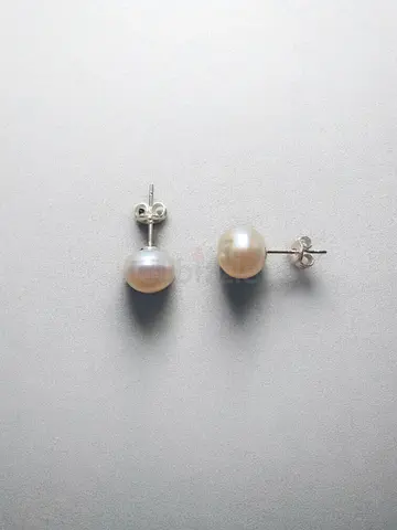 Freshwater Pearl Stud Earring