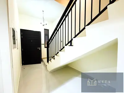 تاون هاوس جميل مكون من 4 غرف نوم + غرفة خادمة، غرفة معيشة كبيرة، بالقرب من المسبح والحديقة