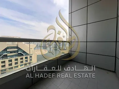 For annual rent in the Al Khan area of ​​Sharjah A luxurious four-bedroom apartment with a spacious design and luxurious finishes, located in a distin