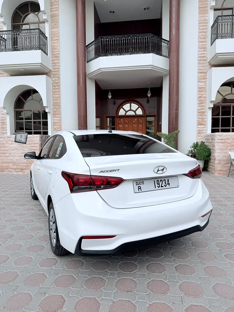 Hyundai Accent 2019 — photo 1 of 14